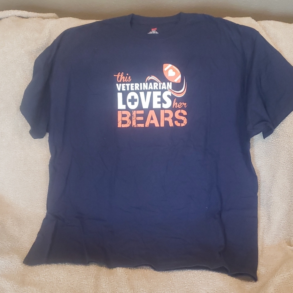 Never worn 3xl Veterinarian Chicago Bears T-shirt